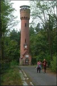 Wybudowana w 1902 r. w lesie niedaleko Wilkanowa, tzw. Wieża Bismarcka, obecnie punkt obserwacyjny