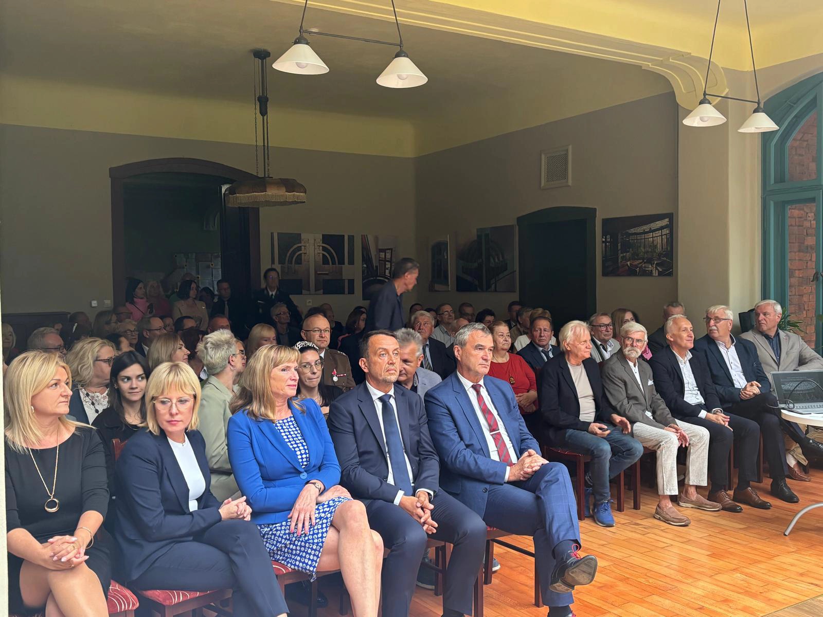 548704980_1221559963337550_6067712893570106985_n (1)